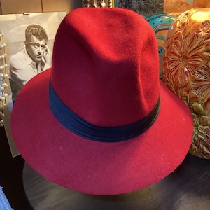 Red wool fedora size medium