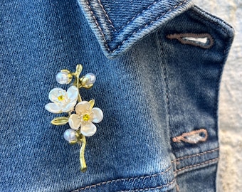 Broche de flor de cerezo Sakura: Broche de flor de aleación con diamantes de imitación y bolsa de gamuza