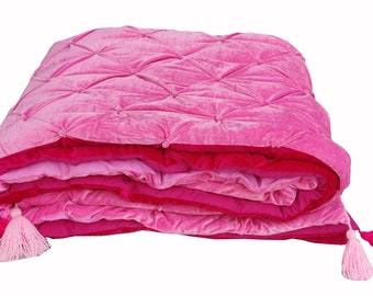 Edredón Queen de terciopelo fucsia y rosa bebé, cosido a mano.