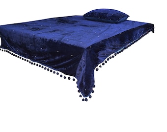 Marineblaue Samtdecke: Handgenähte Sternbettwäsche mit Pom Poms