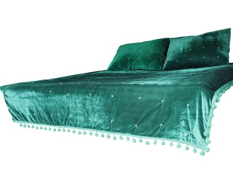 Trapunta in velluto verde smeraldo: trapuntatura a stella, coperta con pompon