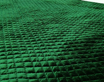 Trapunta in velluto verde smeraldo: coperta con pompon cucita a mano