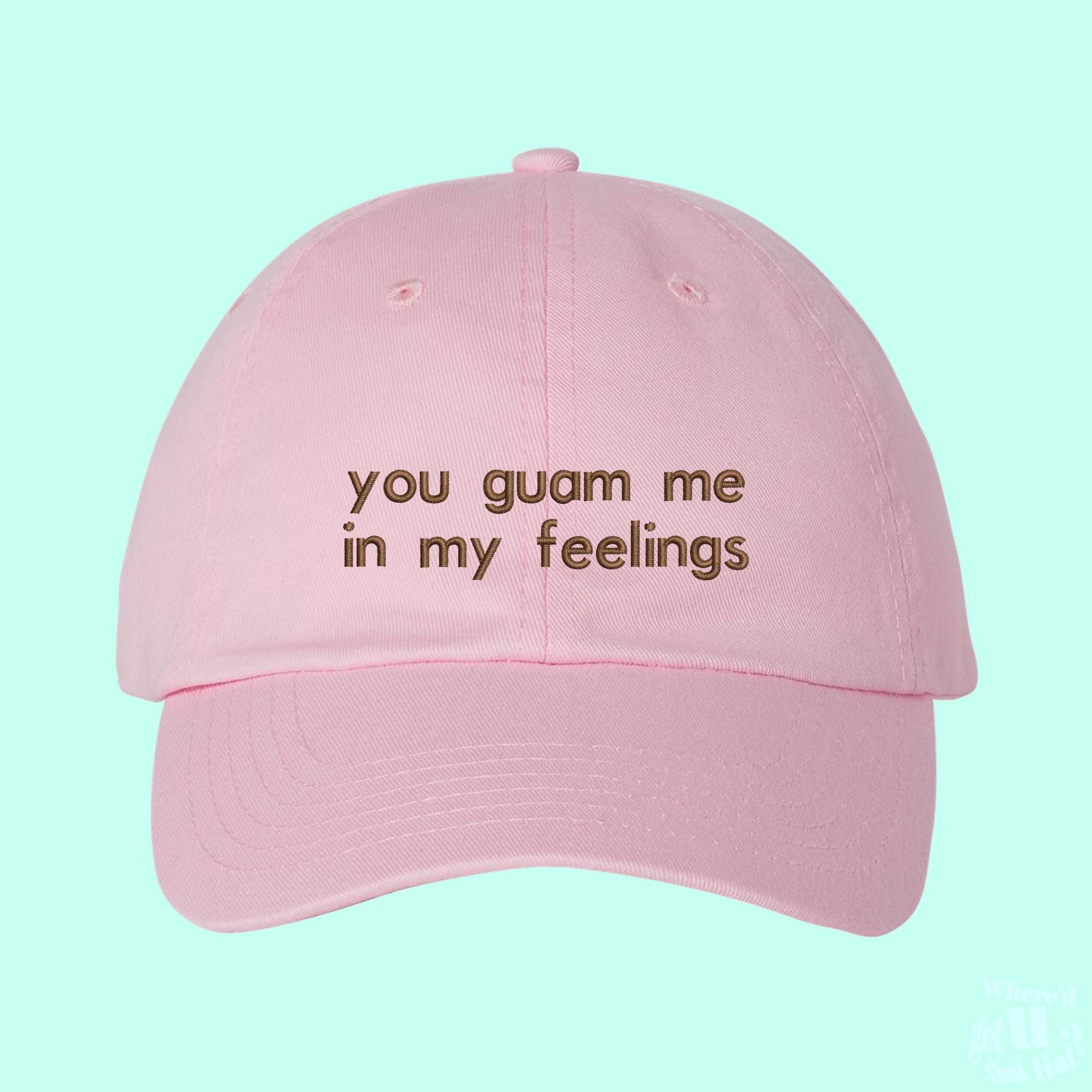 グアムの「You Guam Me In My Feelings」帽子 刺繍入り 調節可能