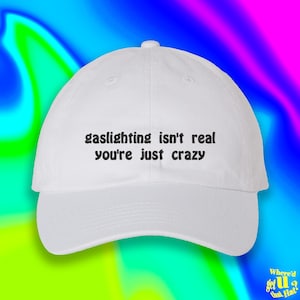 El gaslighting no es real, solo estás loco. Gorra de papá bordada con color personalizado y ajustable