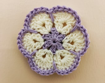 Imán de flor de ganchillo