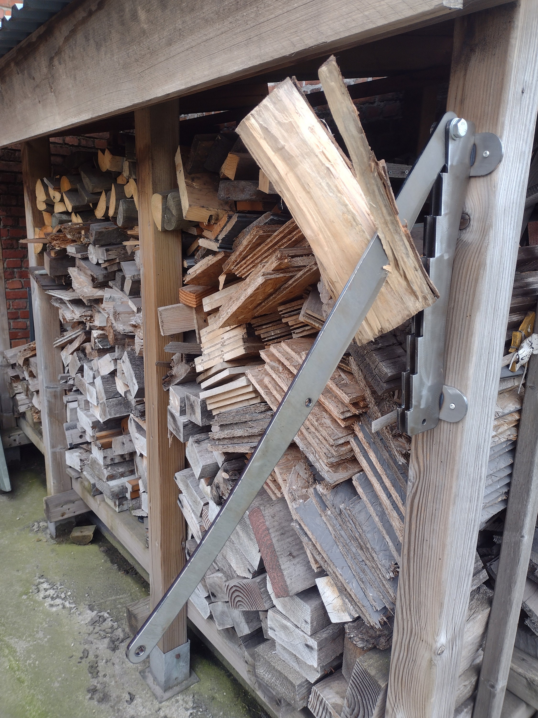 Wall Mounted Firewood Kindling Splitter 