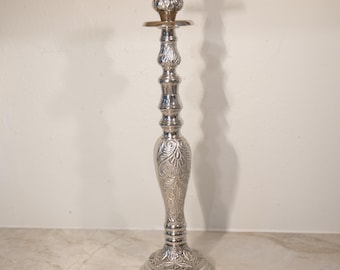 Candelabro de plata ornamentado de estilo vintage: Portavelas alto para velas cónicas grabado a mano