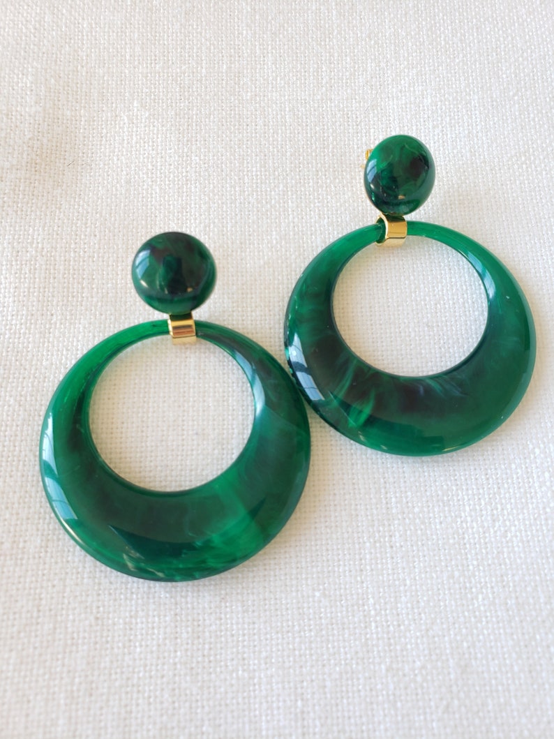 Boucles d'oreilles anneaux résine style vintage image 5