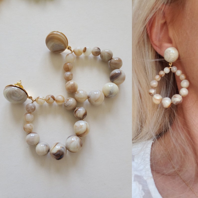 Boucles d'oreilles créoles perles marbrées en résine taille 1 5,5 cm 5 g image 8