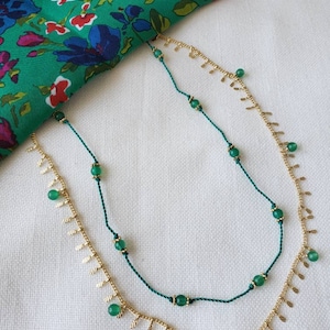 Collier laiton doré petites barres Onyx verte