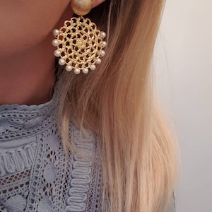 Paloma earrings in golden brass and turquoise or cream Swarovski pearls