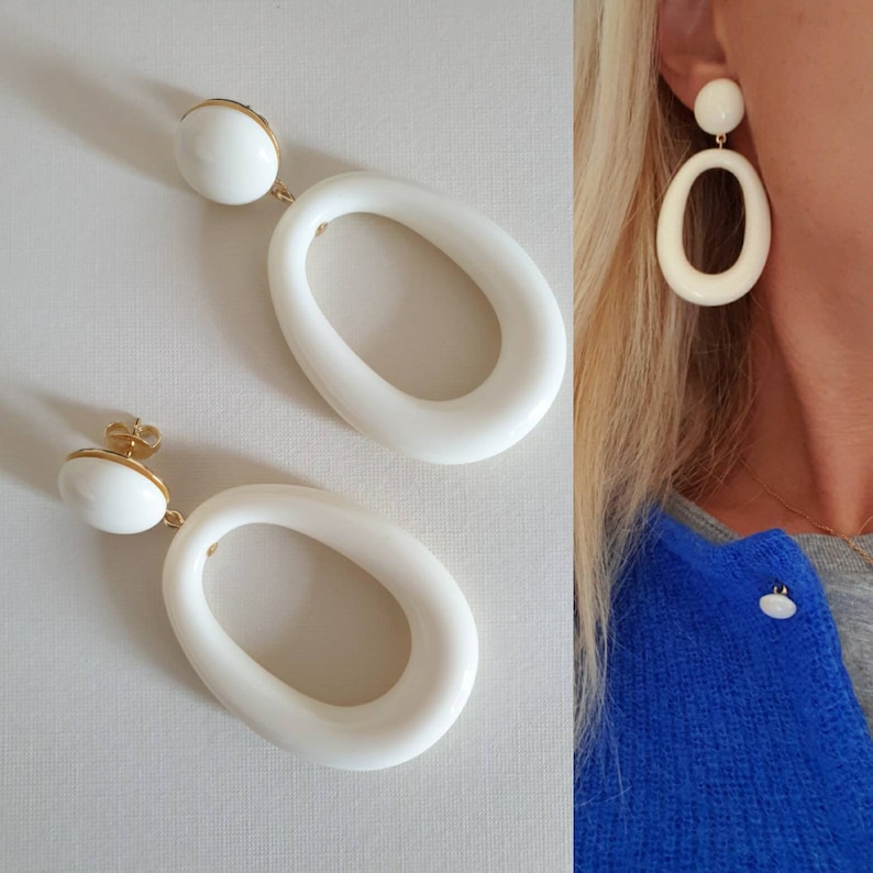 Hollow out resin earrings Ecru