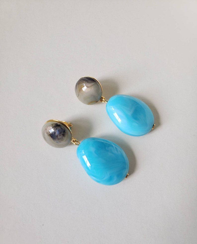 Resin pebble earrings Turquoise gris