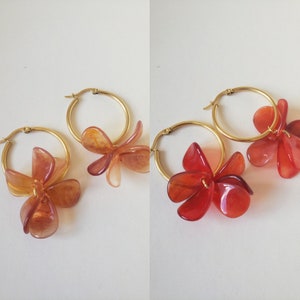 Hoop earrings in stainless steel and marbled resin petals image 8