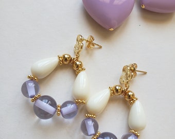 Mini two-tone hoop earrings with resin beads