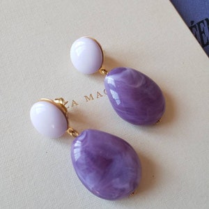 Resin pebble earrings Violet parme