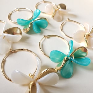 Hoop earrings - pearly and gold petals in resin