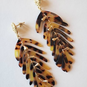 Maxi acetate leaf earrings and charms