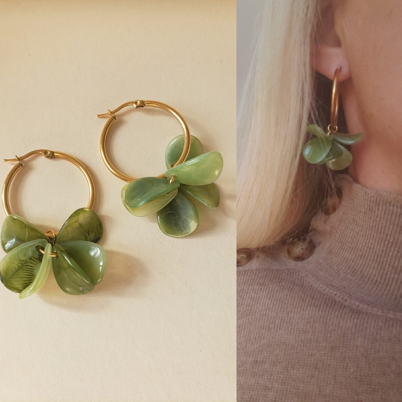 Hoop earrings in stainless steel and marbled resin petals olive marbré
