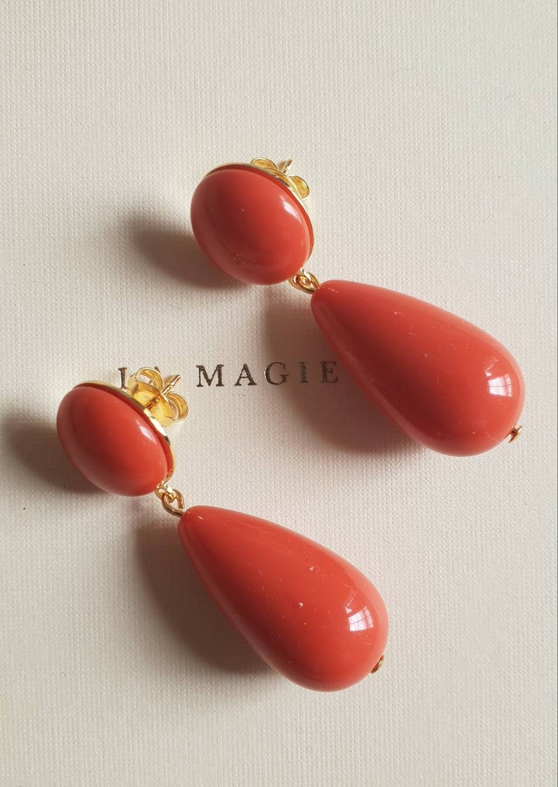 Boucles d'oreilles larme en résine Rouge corail