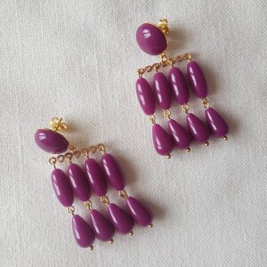 Boucles d'oreilles pendantes multirang perles résine Prune