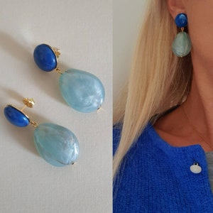Resin pebble earrings Ciel bleu marbré