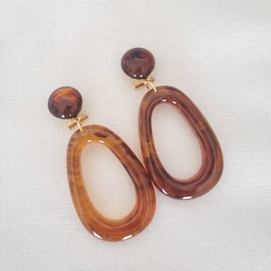 Boucles d'oreilles évidées en résine Marron marbré