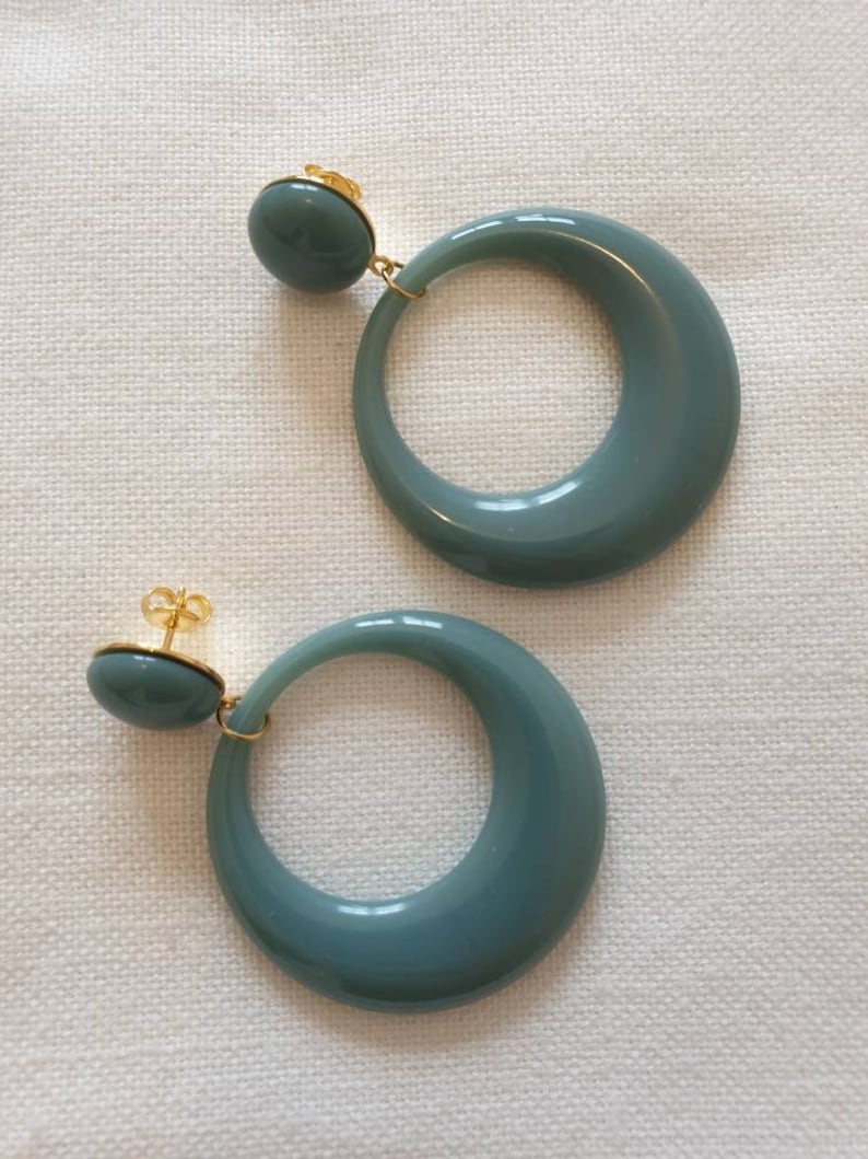 Boucles d'oreilles anneaux résine style vintage image 4
