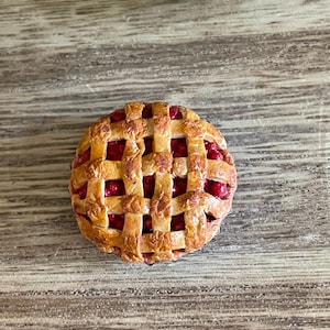 Hand-Sculpted Cherry Pie Magnet – Realistic Polymer Clay Kitchen Decor