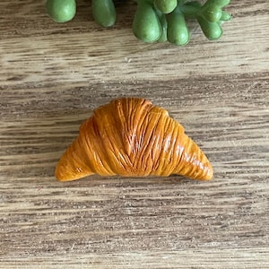 Hand-Sculpted Croissant Magnet – Realistic Polymer Clay French Pastry Decor