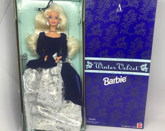 Lalka Barbie Vintage: Winter Velvet Avon Special Edition, lata 90. NRFB