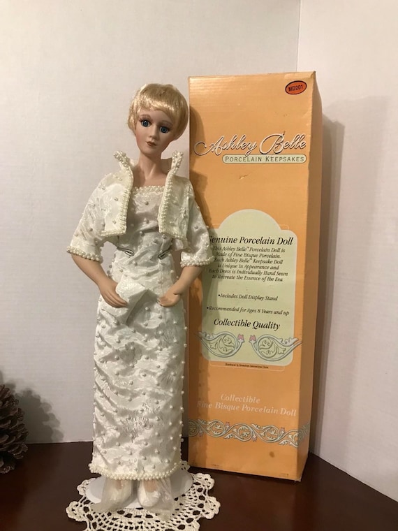 アシュリー・ベル作 ヴィンテージ ダイアナ妃 ビスク磁器人形 アシュリー・ベル作 ヴィンテージ ダイアナ妃 ビスク磁器人形