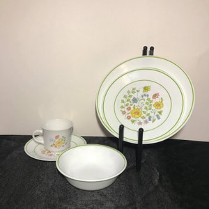 Spring Meadow Vintage Corelle dinner plate 5 pc set  perfect for a Spring display To brighten up your kitchen.Home Decor,Spring Dishes