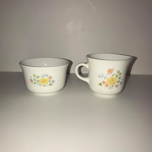 Spring Meadow Corning,Corelle als Milchkännchen und Zuckerdose mit gelben Blümchen.Hergestellt in den 70er Jahren