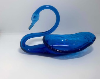 Plato decorativo vintage de cristal Viking Glass con forma de cisne azul bicolor, soplado a mano, estilo Art Déco.