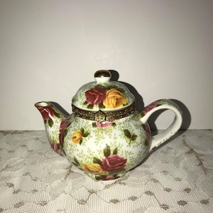 Vintage Tea Pot Trinket Box by Formalities By Baum Brothers Made in China.Has beautiful Roses Gold Trim around lid and top.Christmas Gift