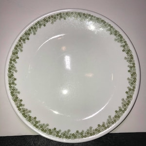 Vintage Corelle Green spring blossom dinner plate/Crazy Daisy pattern from the 1970s.Easter Tablescape for Collectors.