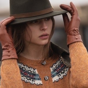 Kate. Women&#39;s Silk Lined Button Leather Gloves