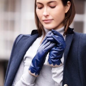 Beatrice. Women&#39;s Leather Touchscreen Gloves
