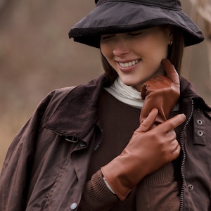 Eve. Women&#39;s Silk Lined Leather Gloves