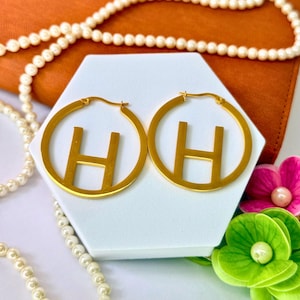 Brincos de argola com iniciais de letras - Brincos de argola de ouro - Brincos de iniciais - Joias personalizadas - Joias com nome - Presentes de aniversário e Natal para ela
