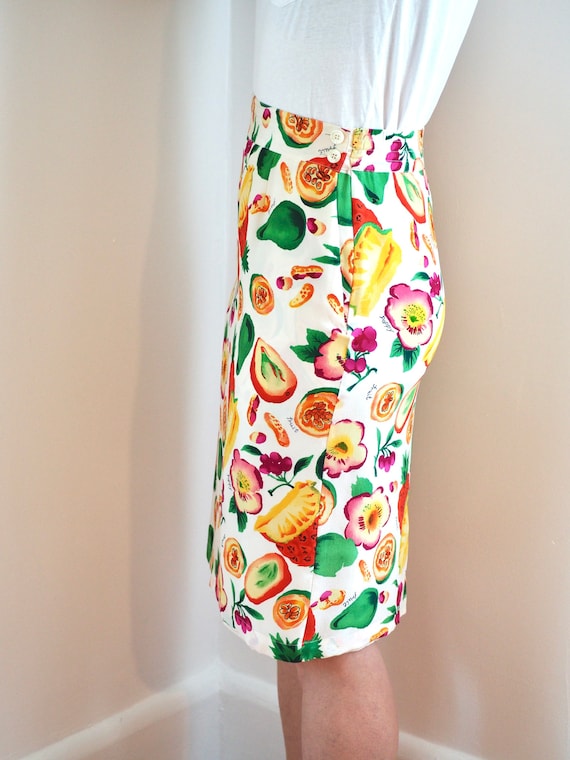 Vintage Silk Pencil Skirt with Fun Fruit and Flow… - image 4