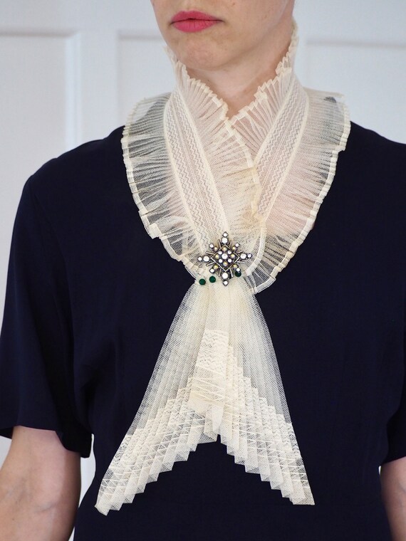 RARE 1920s–30s Vintage Pleated Lace Collar - Gem