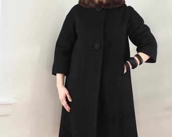 DE PINNA Impeccable 1950s Black Wool Coat with Fur Collar, Union-made