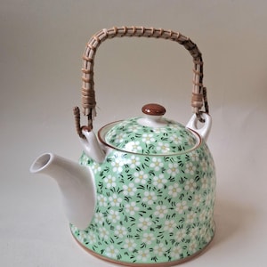 Green Daisy Ceramic Teapot with Bamboo Handle | Cottagecore Vintage Japanese Style Tea Pot with Strainer | Floral Kitchen Decor Tea Lover