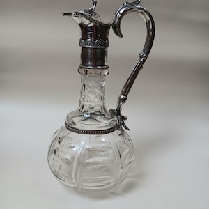 Antike Boho Kristall-Karaffe aus geschliffenem Glas mit neoklassischen Details