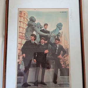 Zeldzame ingelijste foto van The Beatles in het George V Hotel Paris