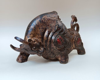 骨董品　牛　像 中国の骨董品から手作りされた精巧な純青銅の牛の像。 - Etsy 日本