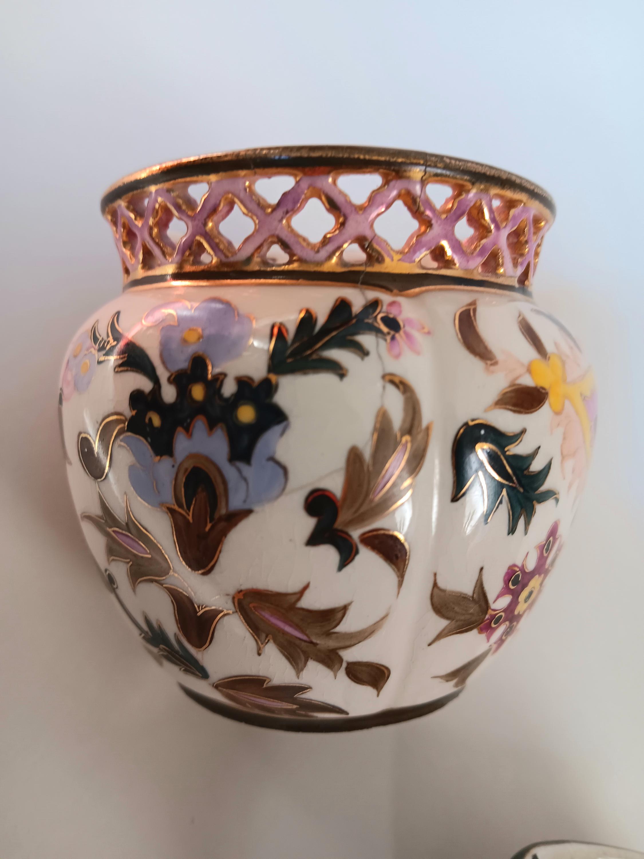 ハンガリーのジョルナイ・ペーチ製ミニチュアアンティーク陶器ローブ