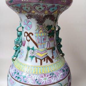 Antyczny chiński ceramiczny wazon Famille Rose z XIX wieku